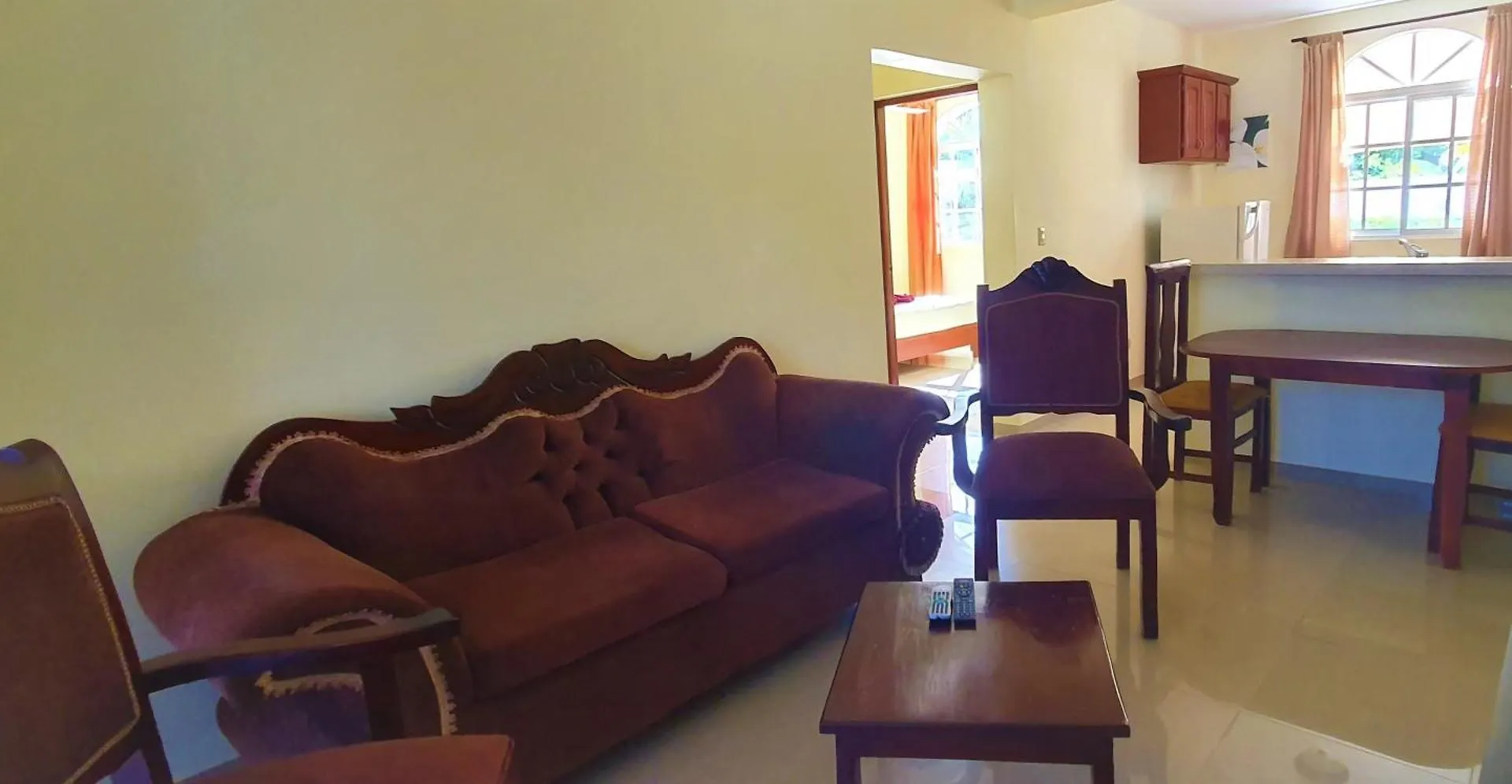 Costambar Ocean Breeze - Beachfront Apartment With Pool Las Flores