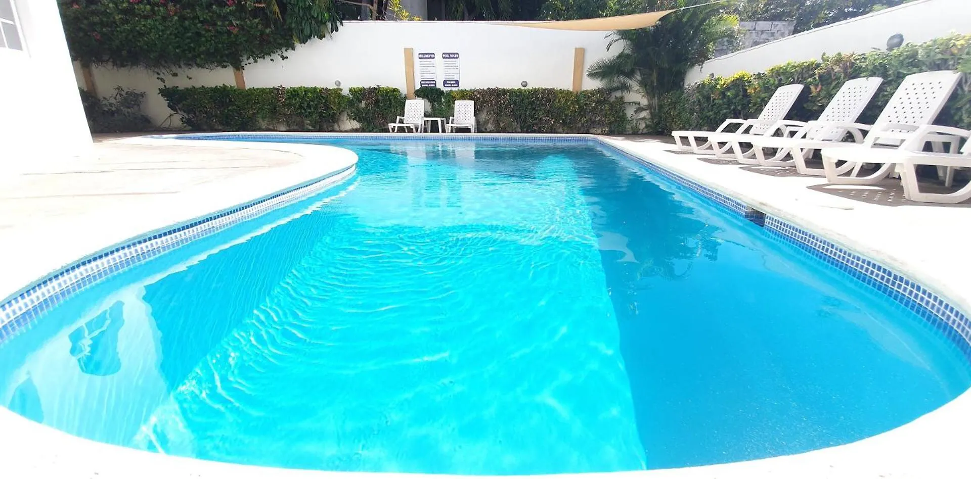 Costambar Ocean Breeze - Beachfront Apartment With Pool Las Flores